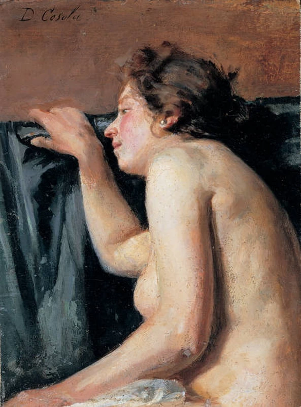 Donna nuda seduta sul divano